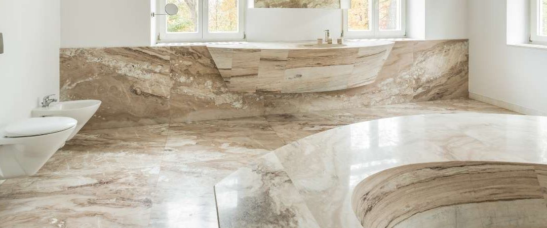 Lusso in bagno: rivestimenti in marmo e in pietra