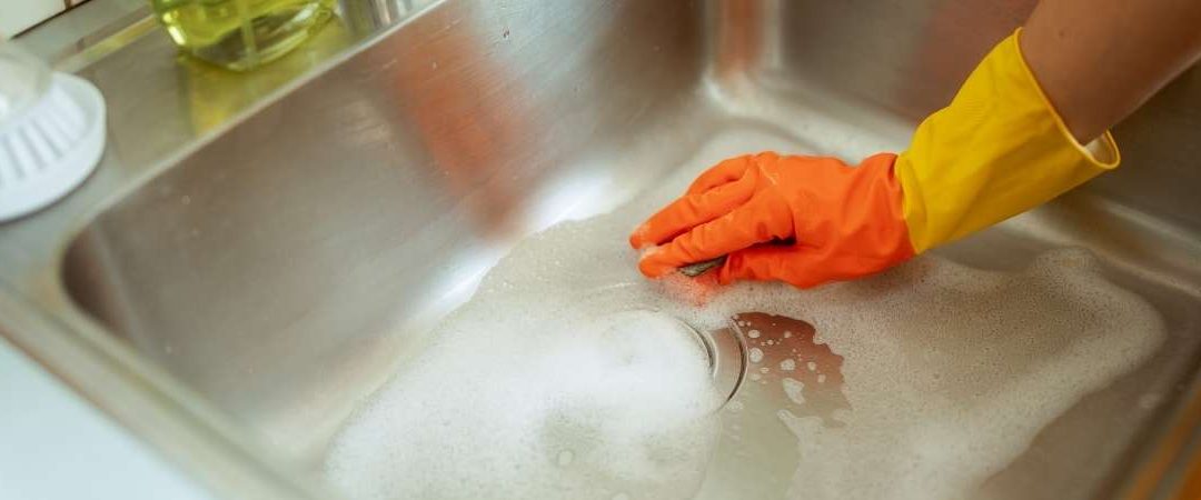 Come pulire i lavandini da cucina